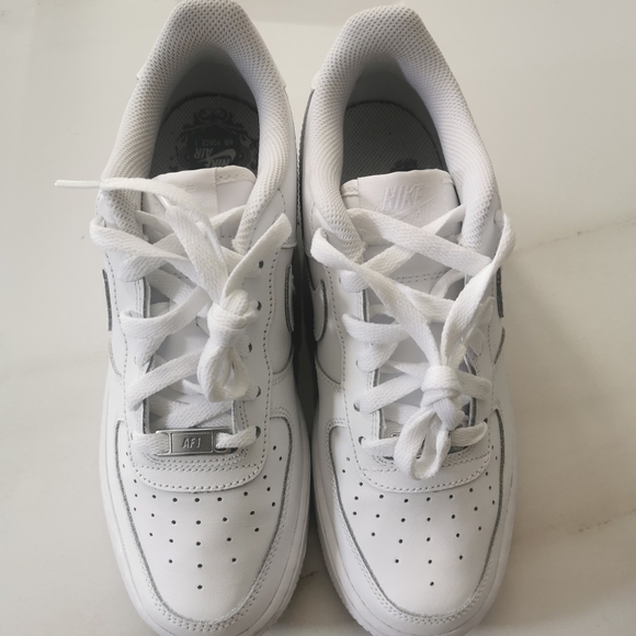 Air Force 1 (GS) - White/White - Size 6.5Y - Picture 3 of 4